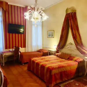 ** Hotel Mezzo Pozzo Italien